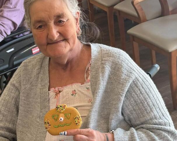 older lady holding a cookie